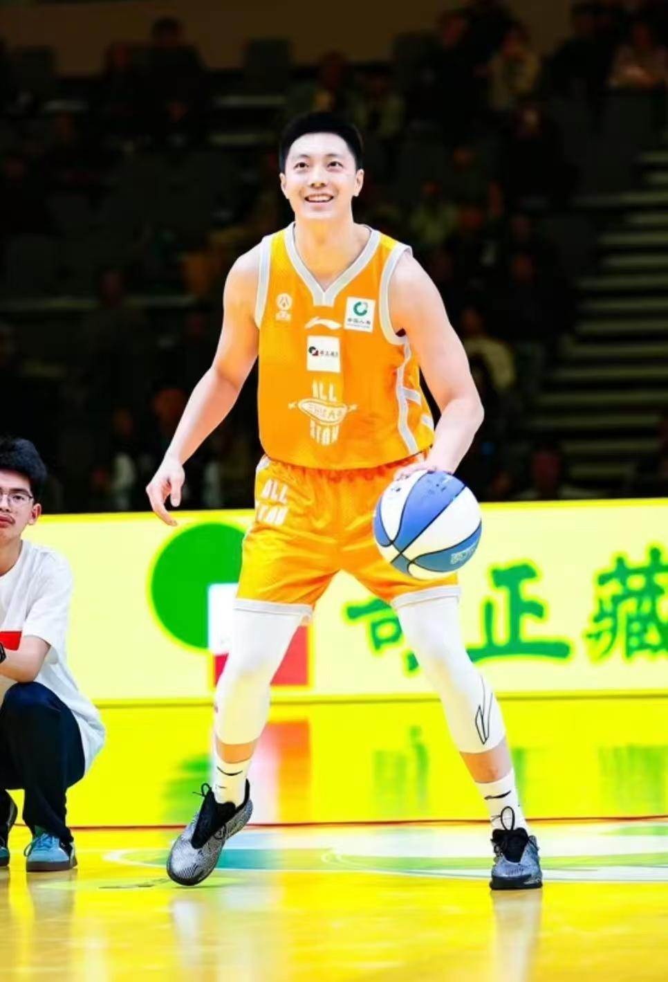 胡明轩二次加冕三分王，加赛15投13中，直接把于米提心态投崩
CBA全明星三分大