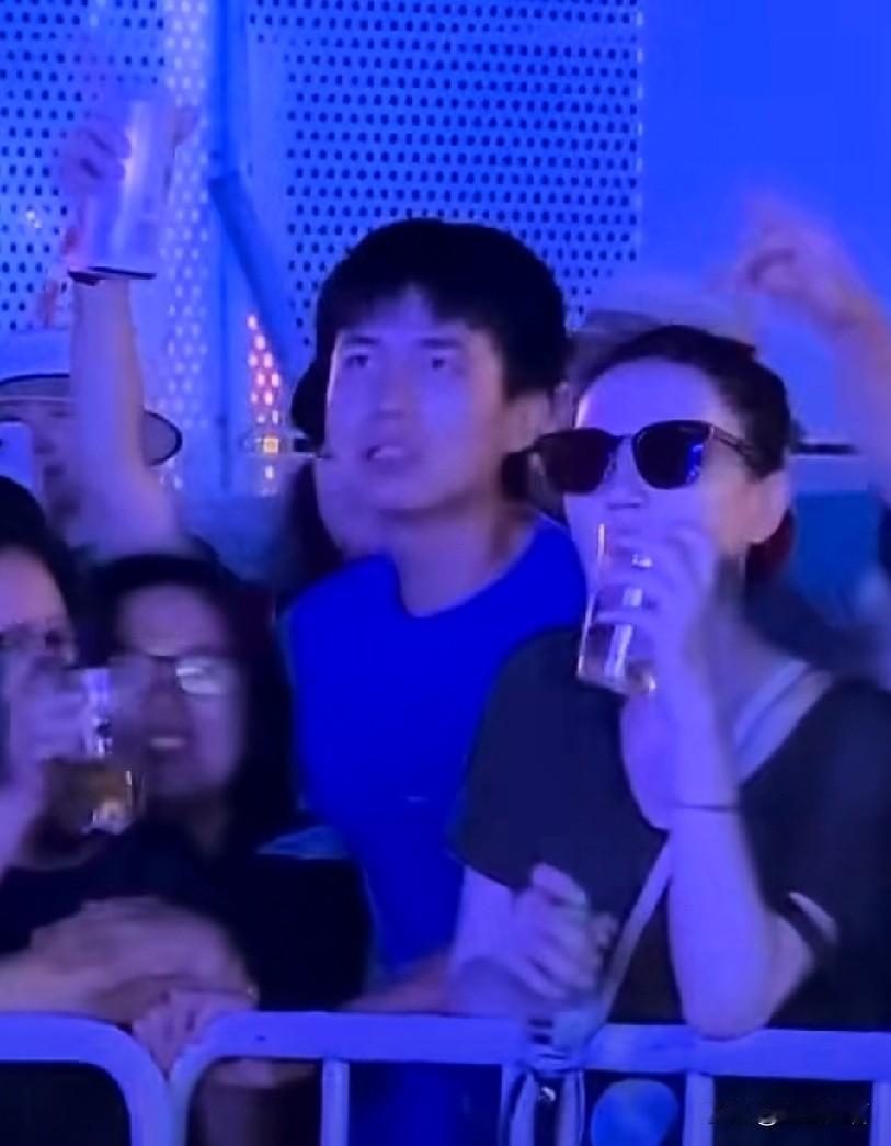 唉，上一篇文章刚表扬了他，他就开始出了这样的事儿。
还好双方都和解了。
只不过我