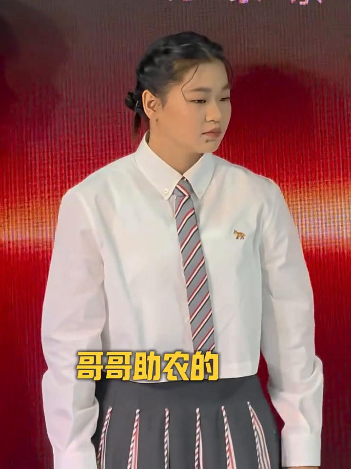 原来这才是全红蝉缺席哥哥助农的真相。明明是自家家乡公益专场，师姐张佳琪专程千里赴