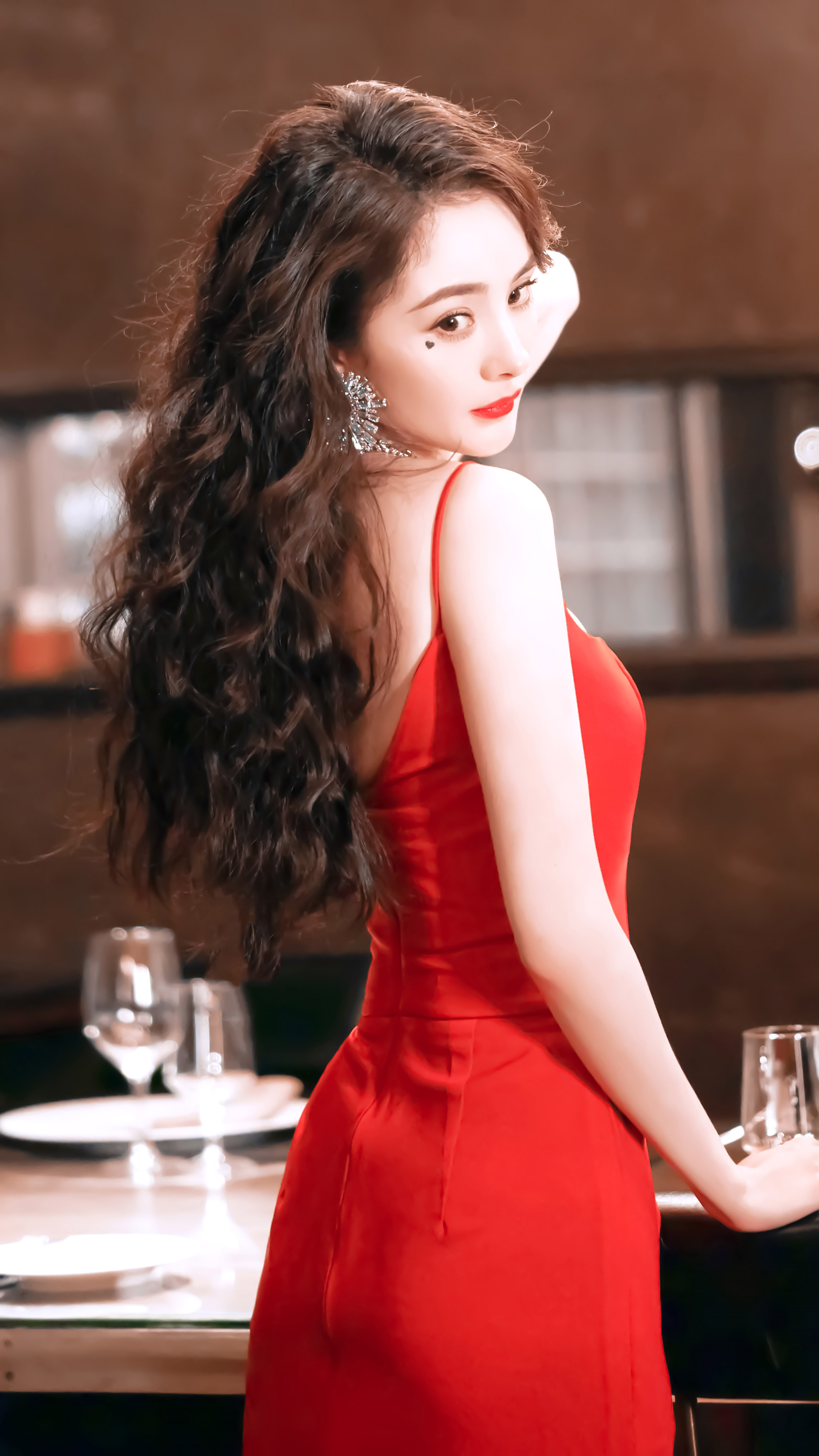 杨幂红色战袍 