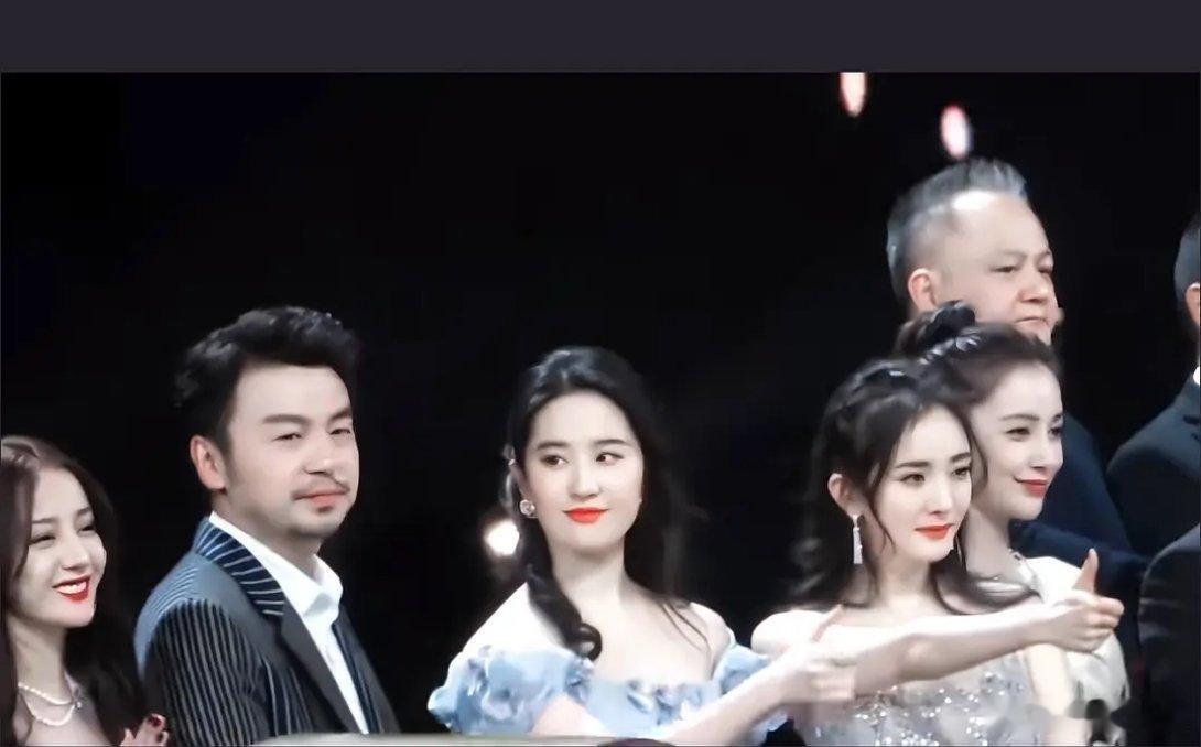 迪丽热巴 刘亦菲 杨幂 杨颖同框，你更喜欢谁呢 