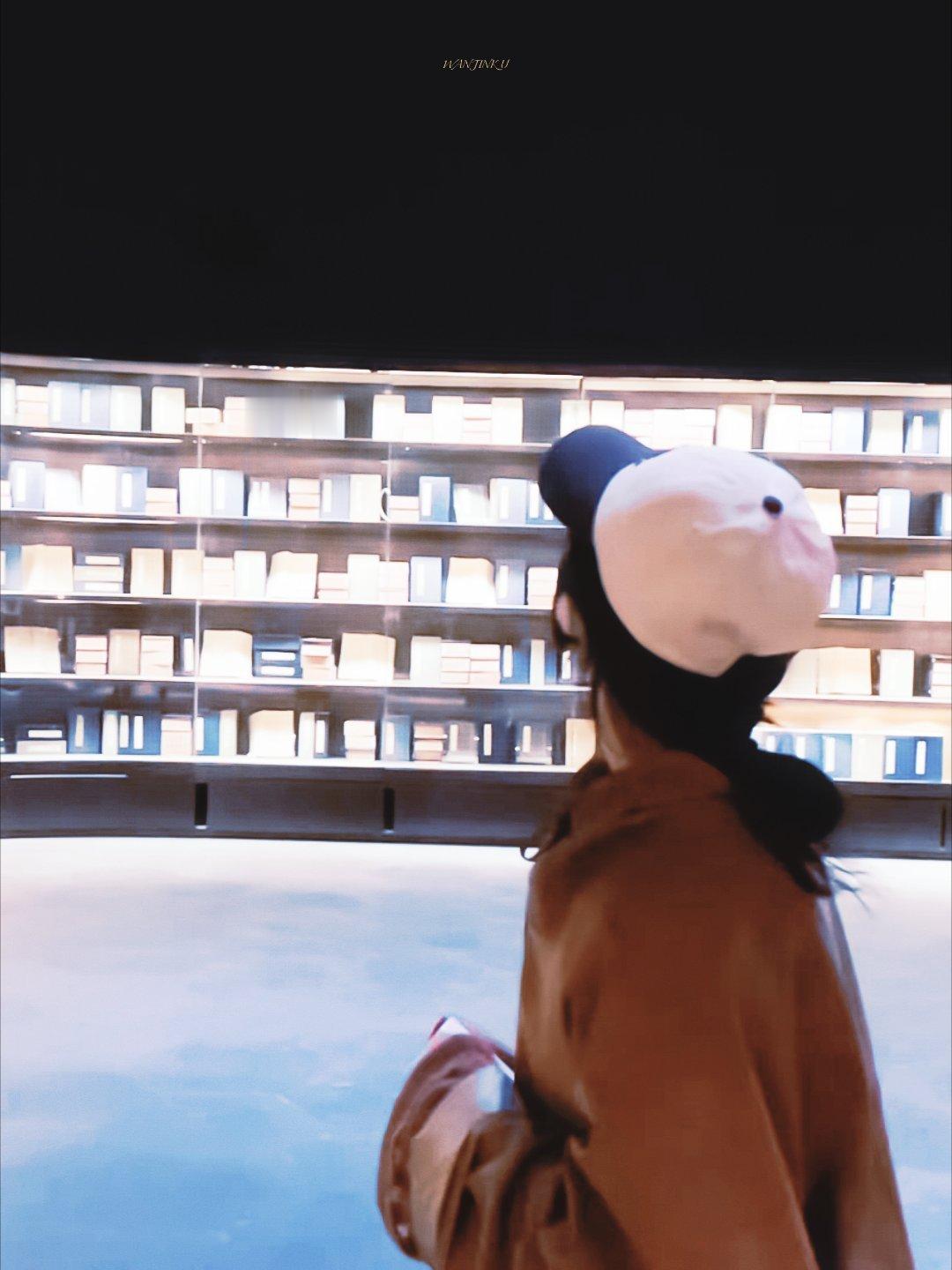 "愿你的生命中有足够多的云翳来造就一个美丽的黄昏."杨紫董竹君杨紫玉兰花开君再来