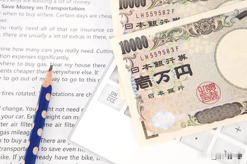 日本汇率保卫战对日本经济的影响错综复杂。从积极方面而言，稳定汇率有助于降低进口成