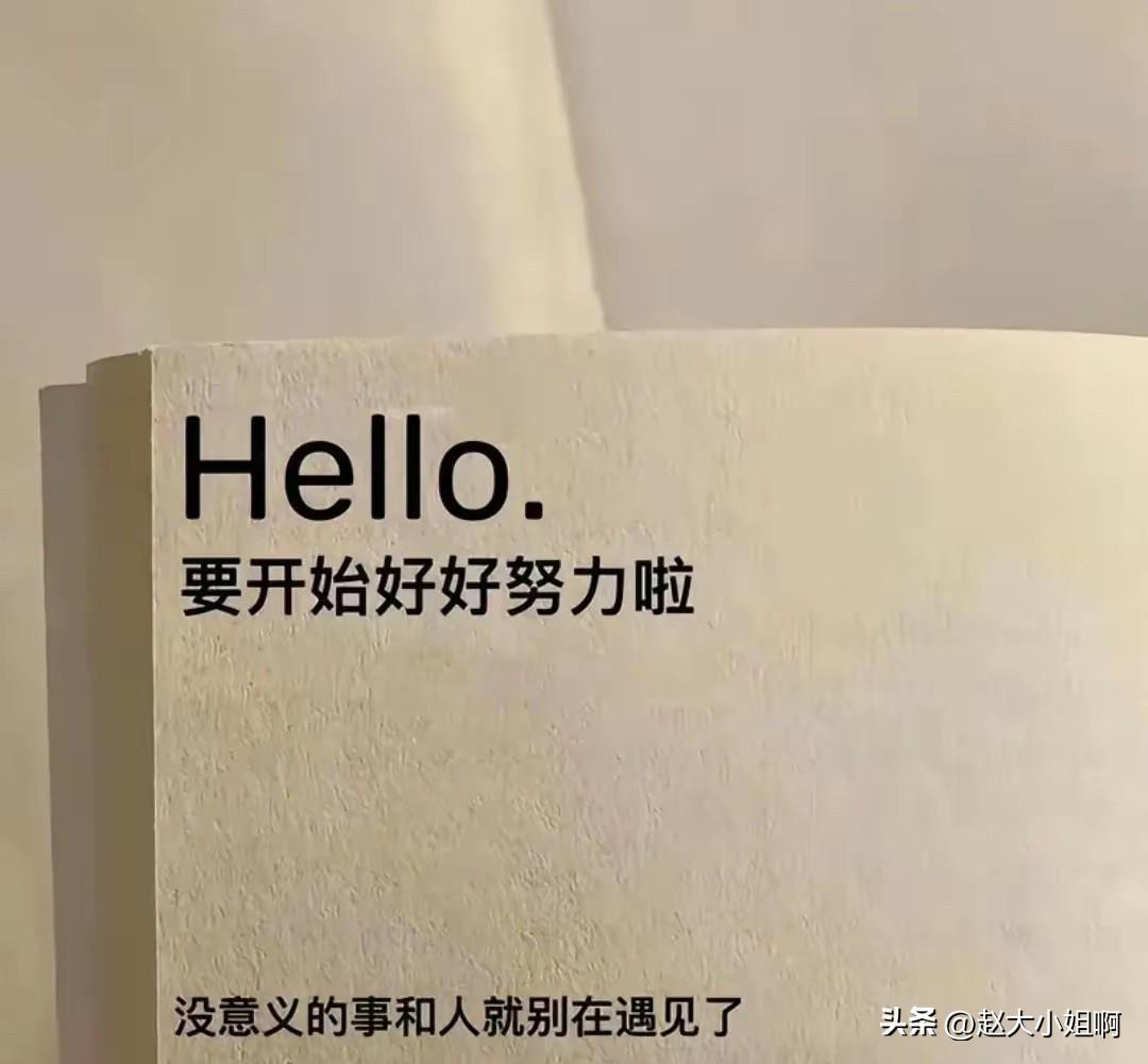 前一天晚上没睡好昨晚上我十点左右就上床迷糊了。
刚睡着外面车报警器响，一直在响，