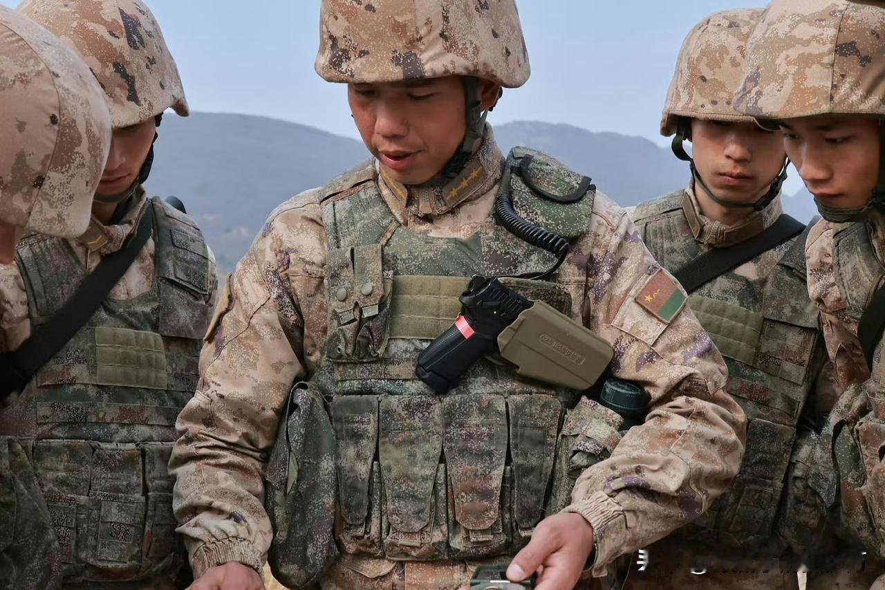 [呲牙] 以前是快拔枪套（参见图1），现在又改进了：不但普及了快拔枪套，还有快拔