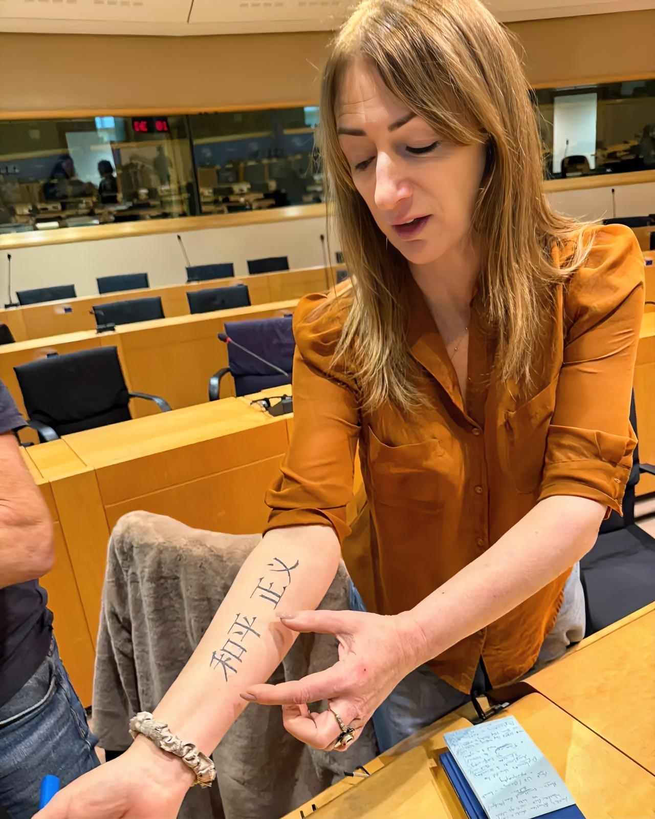 陈卫华发声：捍卫统一，剑指挑衅！
 
在国际局势风云变幻的当下，任何企图干涉中国