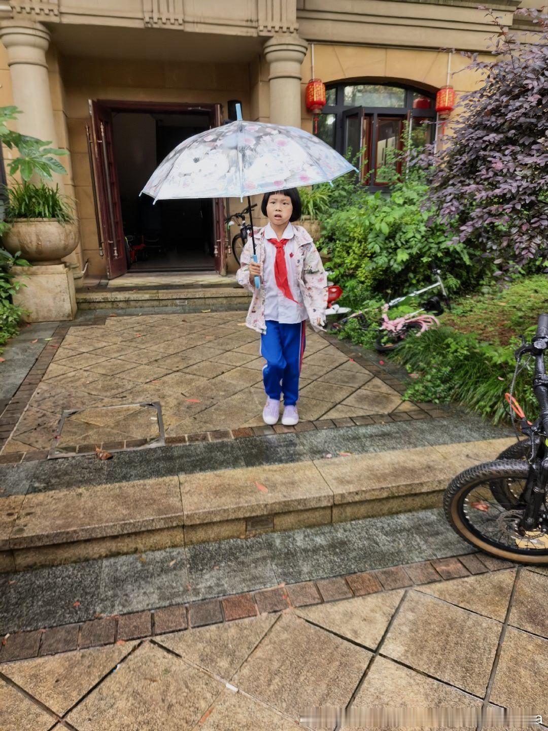 又下雨了……妮娜一家饭团团日常