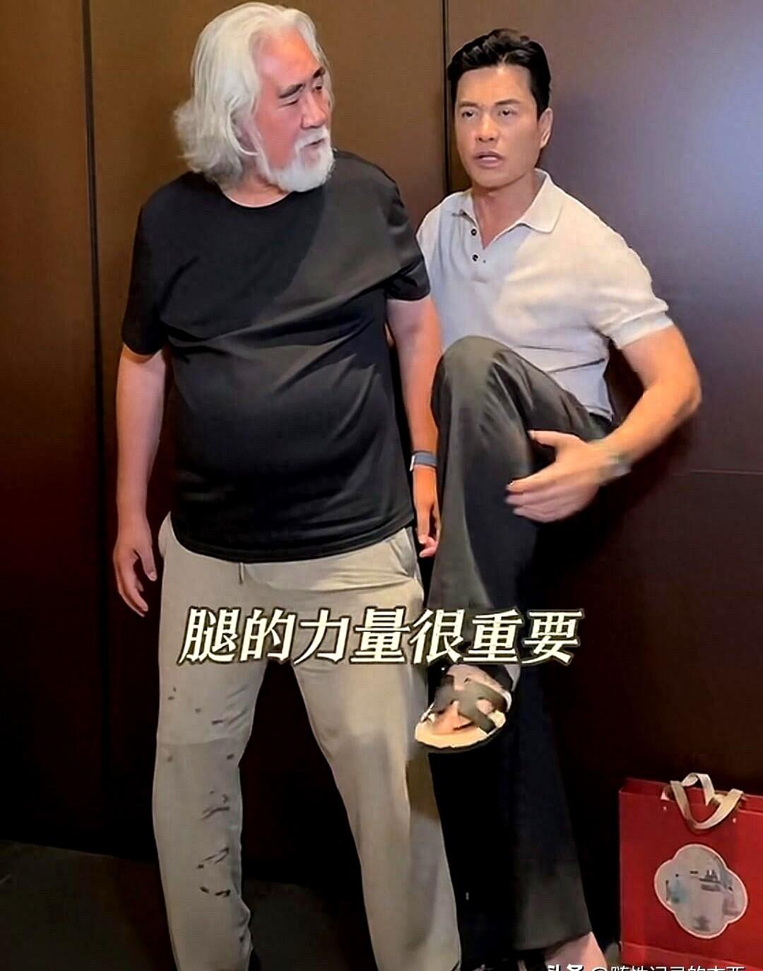 70岁还能有腹肌，你慌不慌？

吕良伟每天五点起床打太极，三十年雷打不动；张纪中