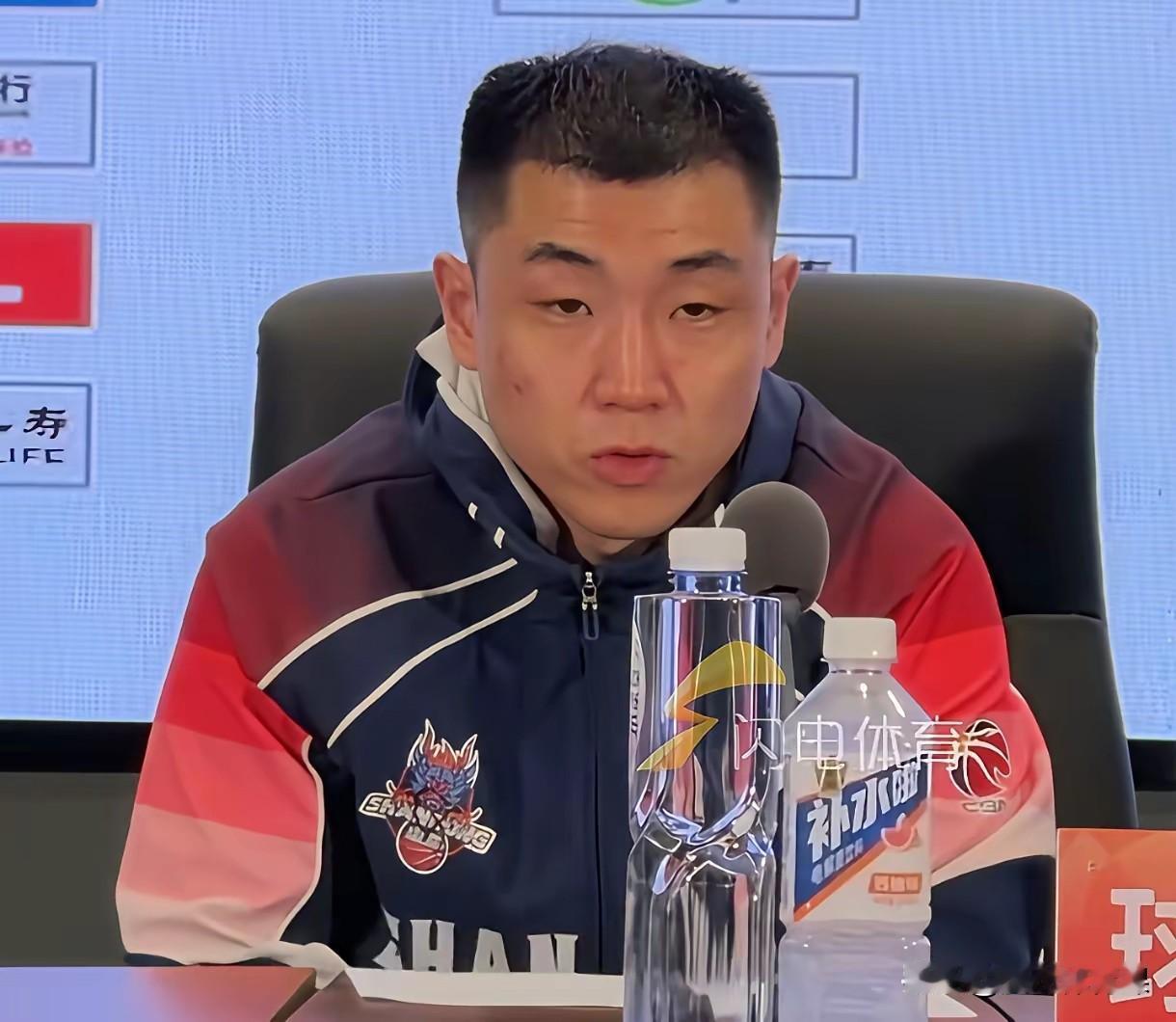 山东客场88:94不敌广东遭新赛季三连败，赛后高诗岩这样评价徐杰:

不可否认，