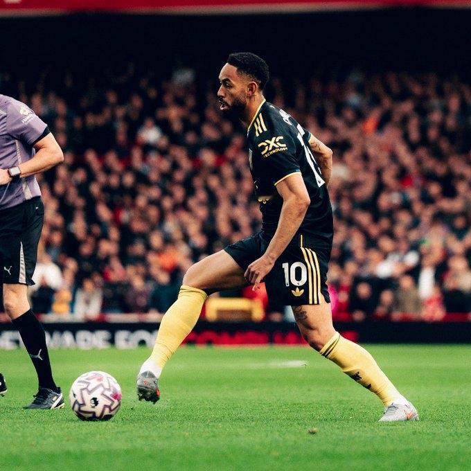 库尼亚上半场有点松散，好几次接球太随意了。