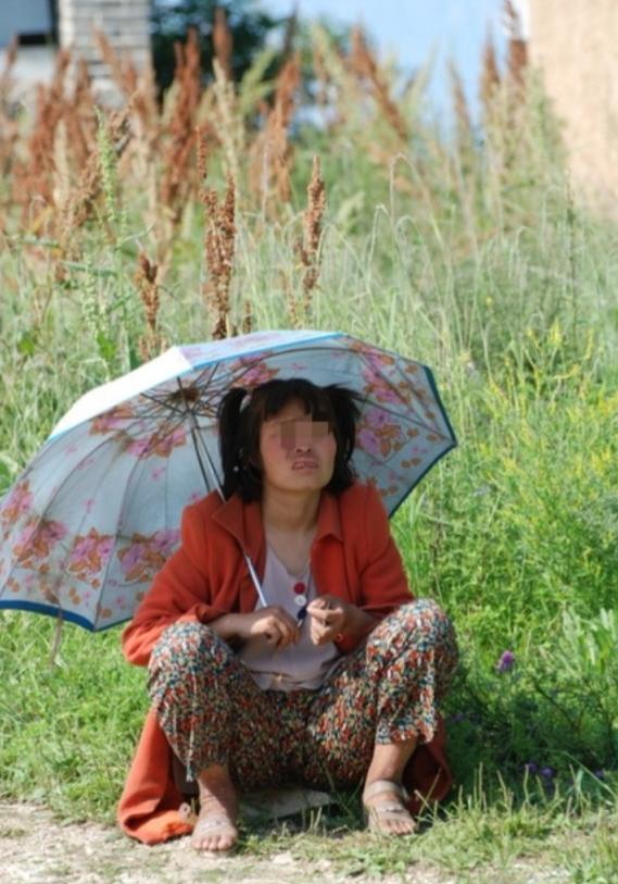 河南上蔡县，一老汉在路上遇见本村的一个患有精神疾病的妇女，便将其哄骗到家中，想要