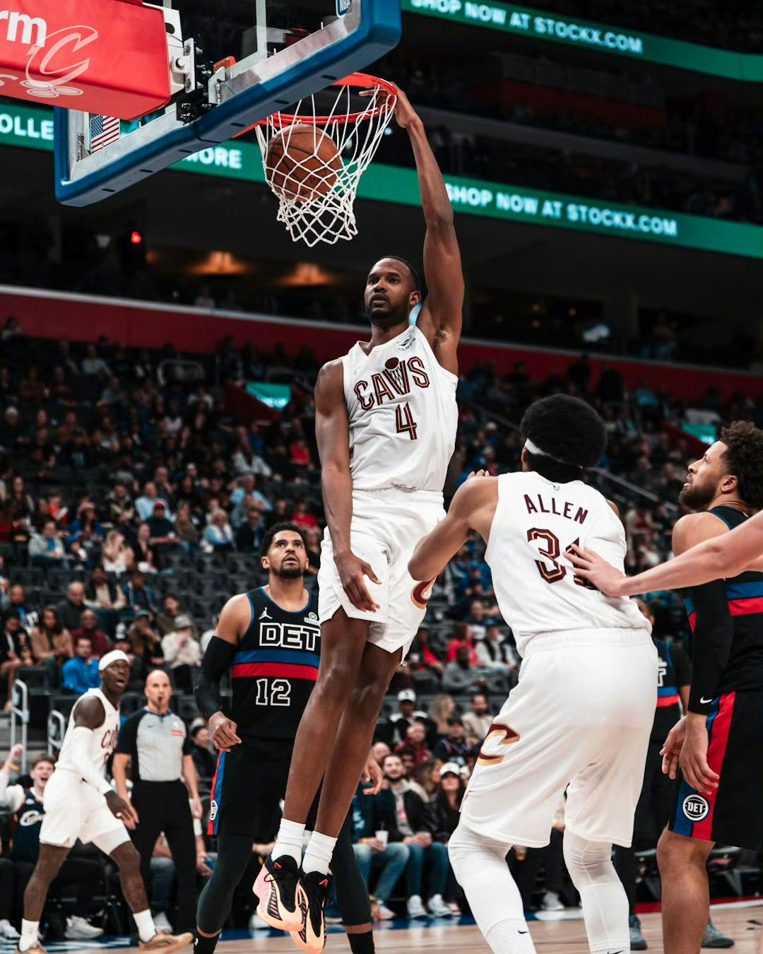 骑士vs活塞骑士克利夫兰骑士nba No look dunk