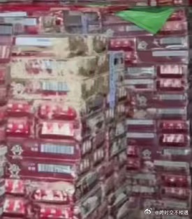 被泡过的饮料没开封也不能喝饮料瓶盖不要对嘴喝 污水中的油污和微粒能附着在瓶口螺纹