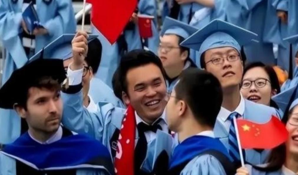 美国 77% 民众反感中国？中国对美好感度一曝光，白宫直接沉默了！

别被美国那