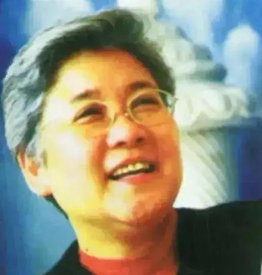 1977年9月，唐闻生被下放到“五七干校”劳动，从此她远离了工作多年的外交系统。