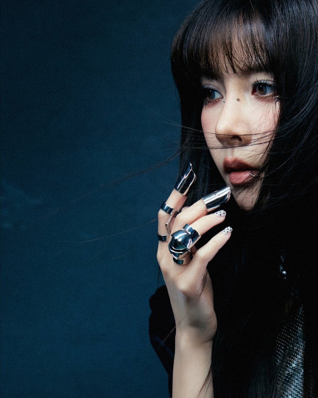 辣妹宋妍霏我笑纳了年度穿搭范本非宋妍霏莫属！从甜酷套装到美式复古辣妹风，每套都好