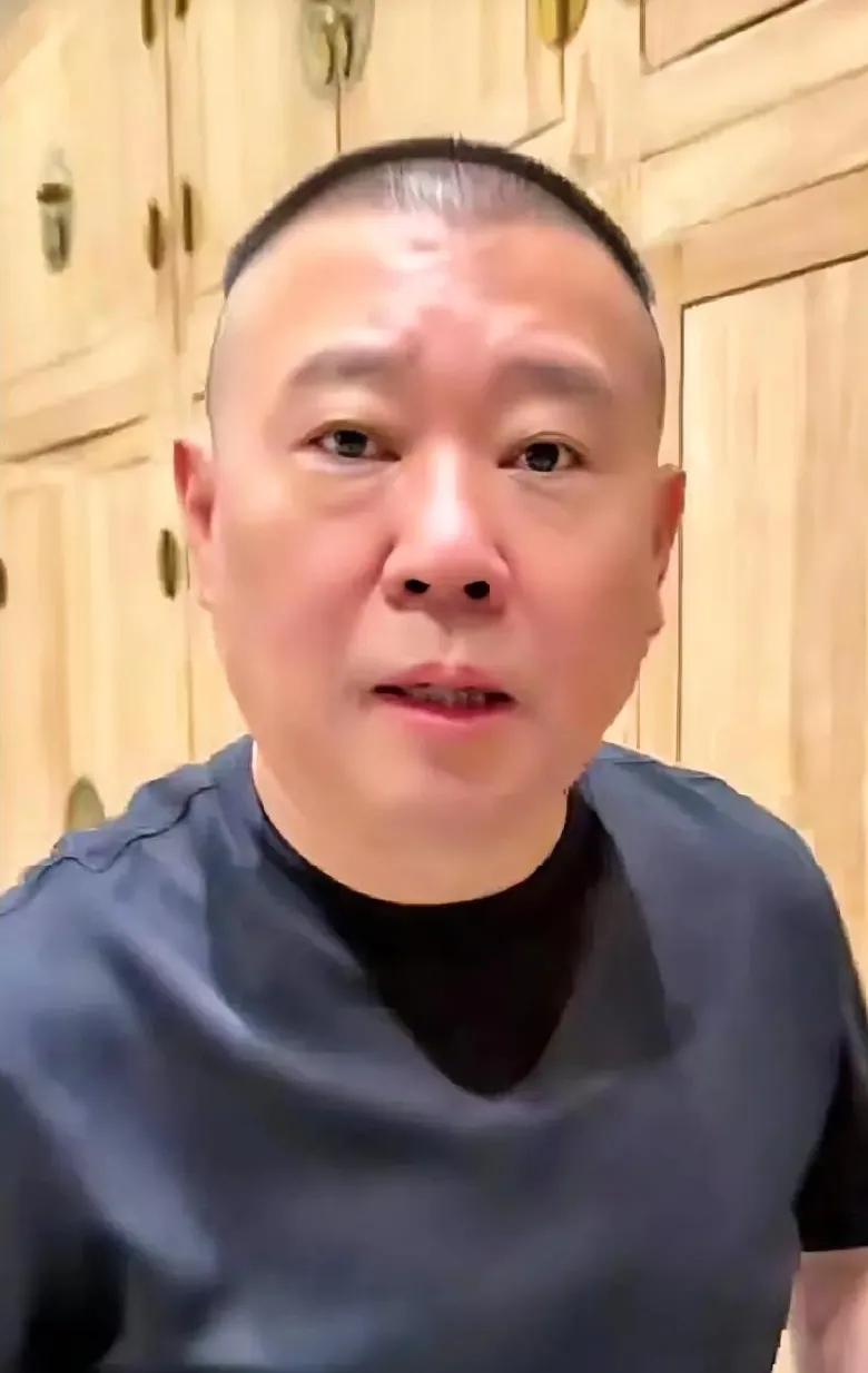 郭德纲，懂事。
用公司名义送而非个人，
既体现了尊重和格局，也表明了距离和态度。