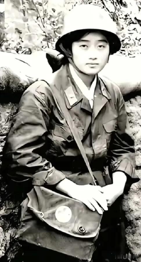 在原138师医院，有一支战地女子救护队，陈淑梅就是其中一员。那个年代没有美颜滤镜