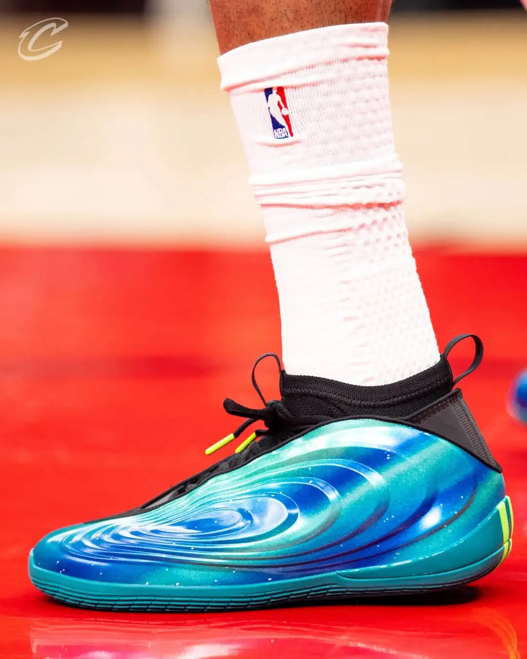 登哥今天上脚哈登10代新配色！北极光配色真的骚克利夫兰骑士骑士哈登nba