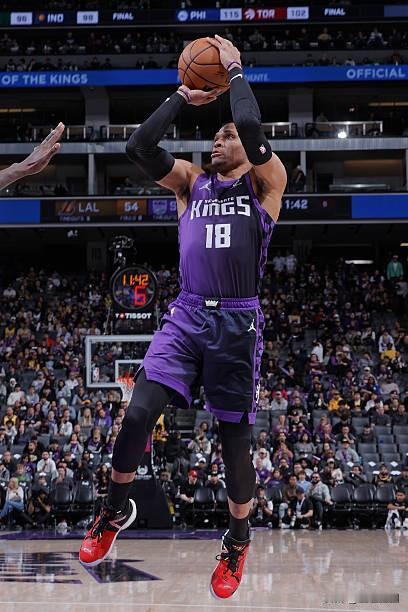 说好的湖人侠呢？国王不讲武德啊，背靠背124:112轻松拿下湖人！少爷面前，众生