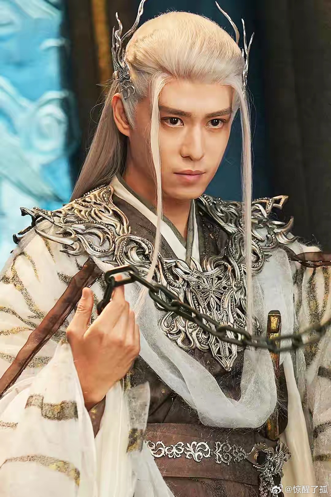 《白日提灯》九宫迷狱与白散行的故事，牵出归墟三百年前那场撼动鬼界的叛乱。这座顶级