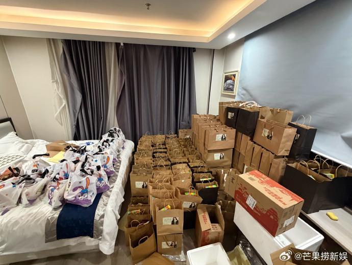 阚清子给粉丝送黄金  天哪，这才是内娱宠粉的天花板了吧。阚清子给粉丝送黄金，而且