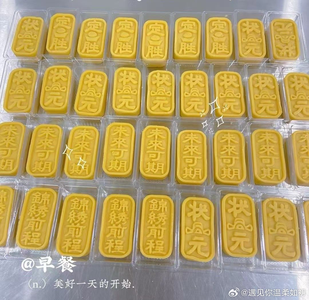 我想了想，我周围的人高考后三件套，一般是：去旅行，考驾照和好一点的手机高考结束，