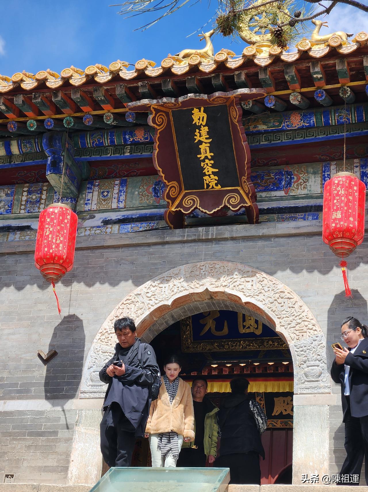 五台山，一场顿悟：不争，才是终极的争

“天下名山僧占多。”这话不假。但五台山，