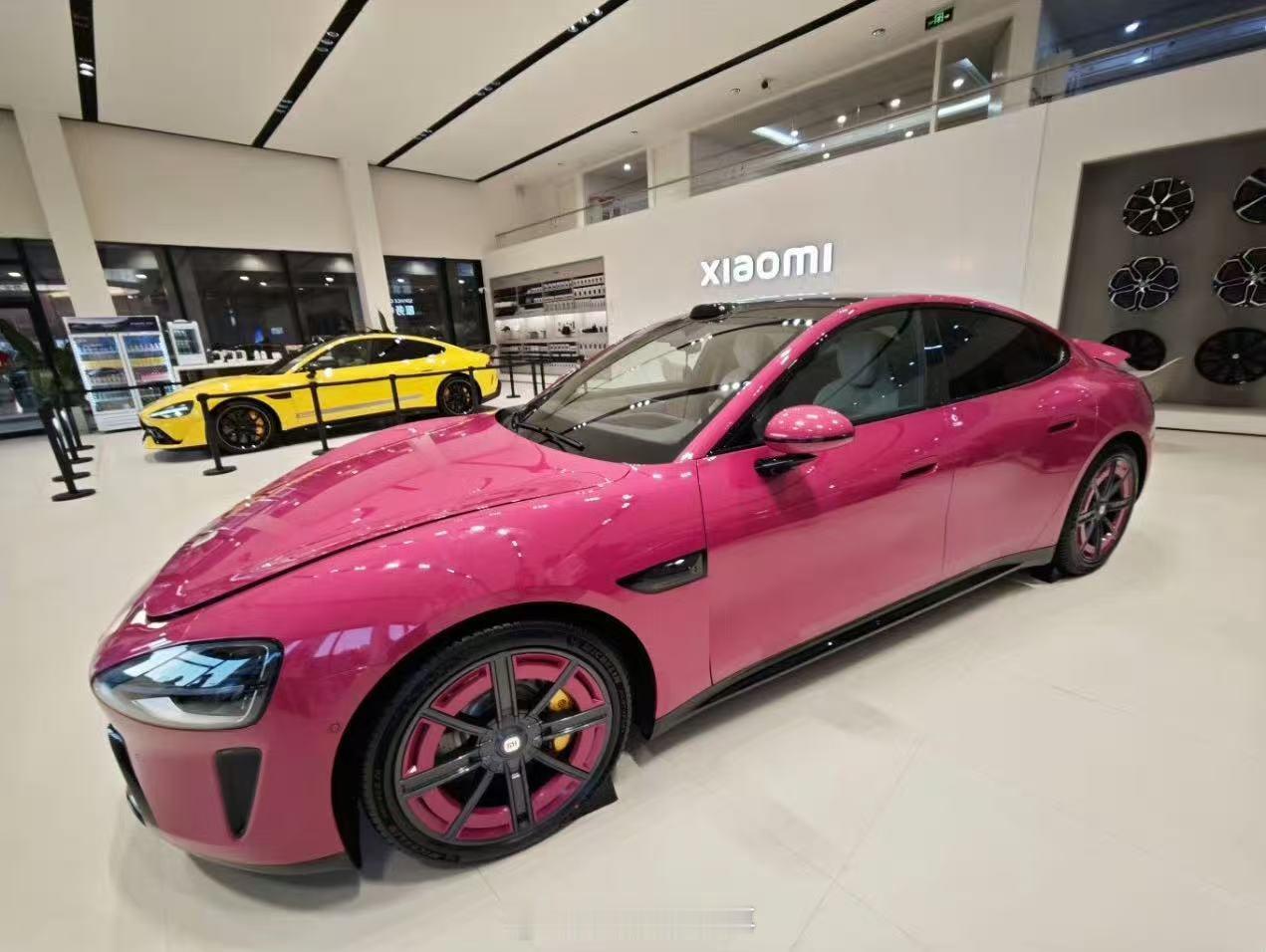 【雷军担心璀璨洋红hold不住】雷军担心璀璨洋红他hold不住2月10日，小米集