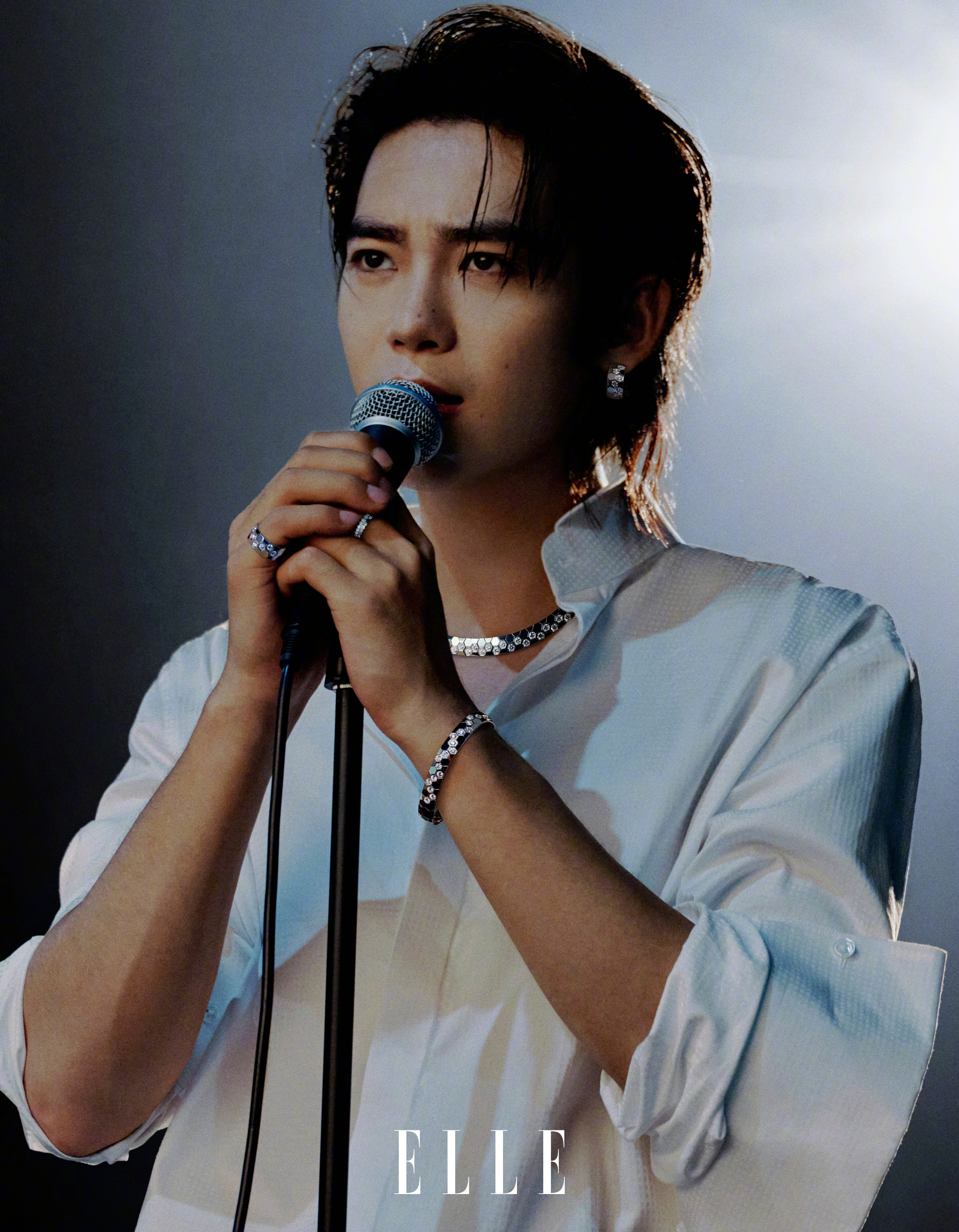于适ELLE12月闭年刊封面来了 