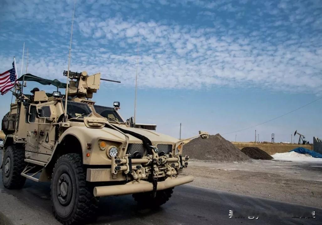 【美军在叙利亚巴尔米遭到枪击】
    12月13日，在叙利亚中部巴尔米拉古城，