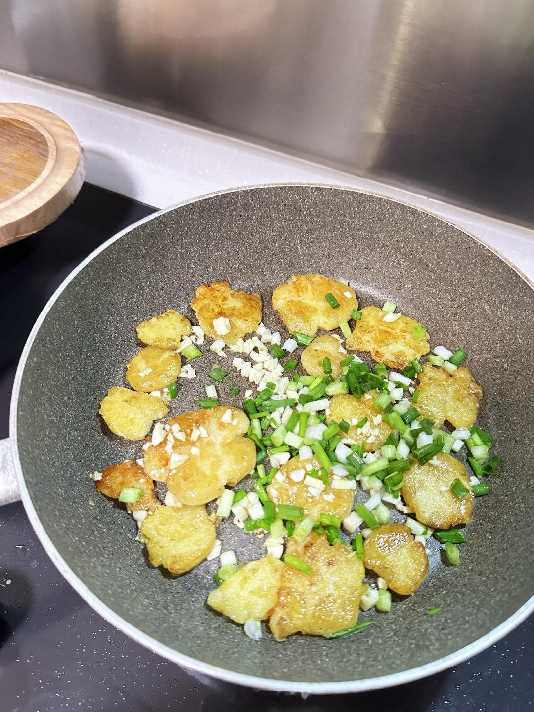 宁波人0秒猜出这道菜 外皮焦香内里绵糯，咸香入味，不管当家常菜还是解馋小零食都合