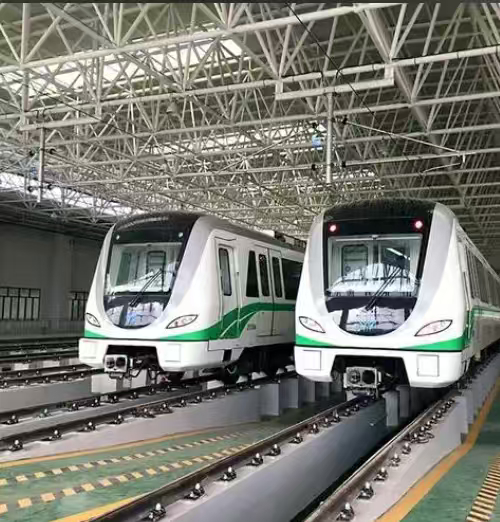 突然觉得地铁好牛延伸线路拉近城乡距离，方便老人就医、孩子求学、商户送货，细微之处