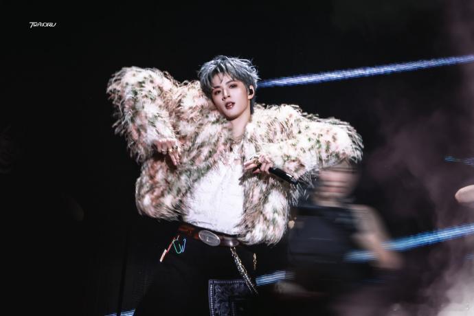 刘耀文昨天庆祝六周年今天录制新综艺，时隔多年的刘耀文外务终于来啦，期待住我们耀文