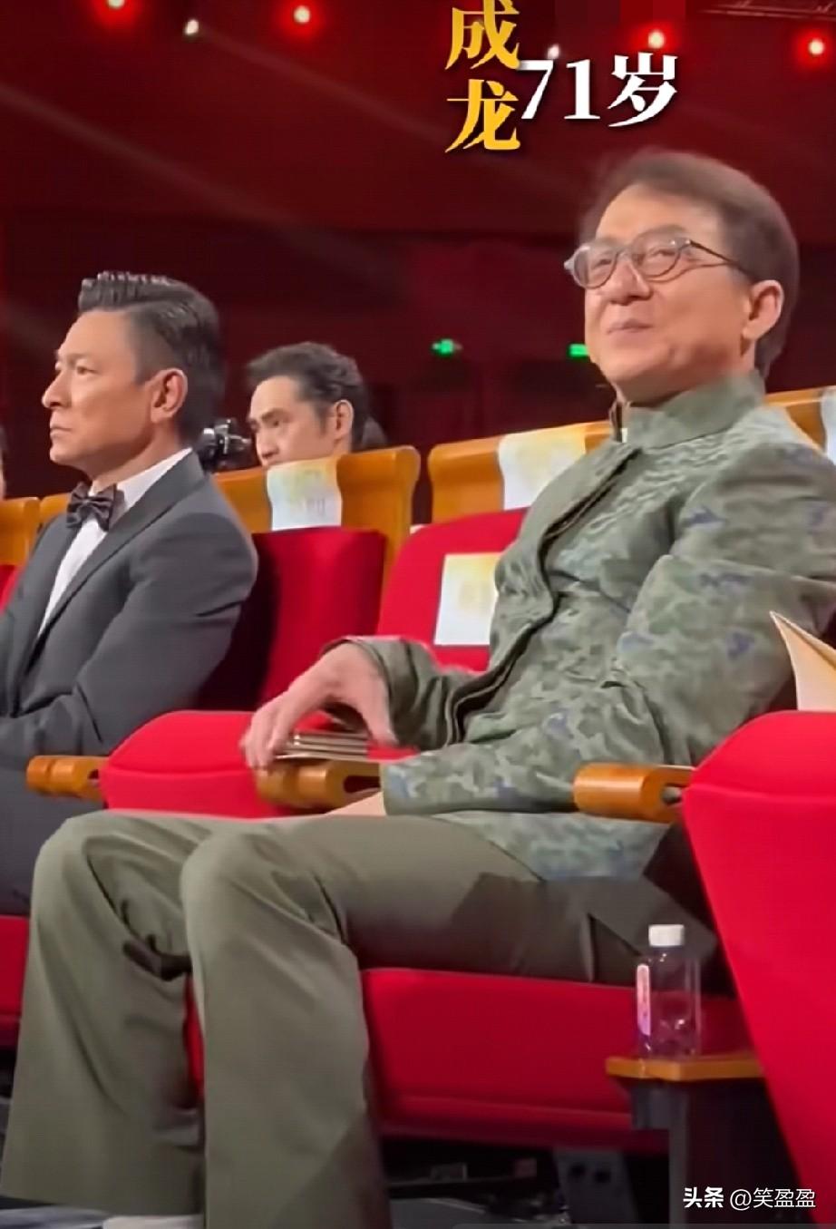 刘德华成龙同框！
这才是顶尖正能量明星
这气场就问你谁能顶得住？
你更喜欢哪一位