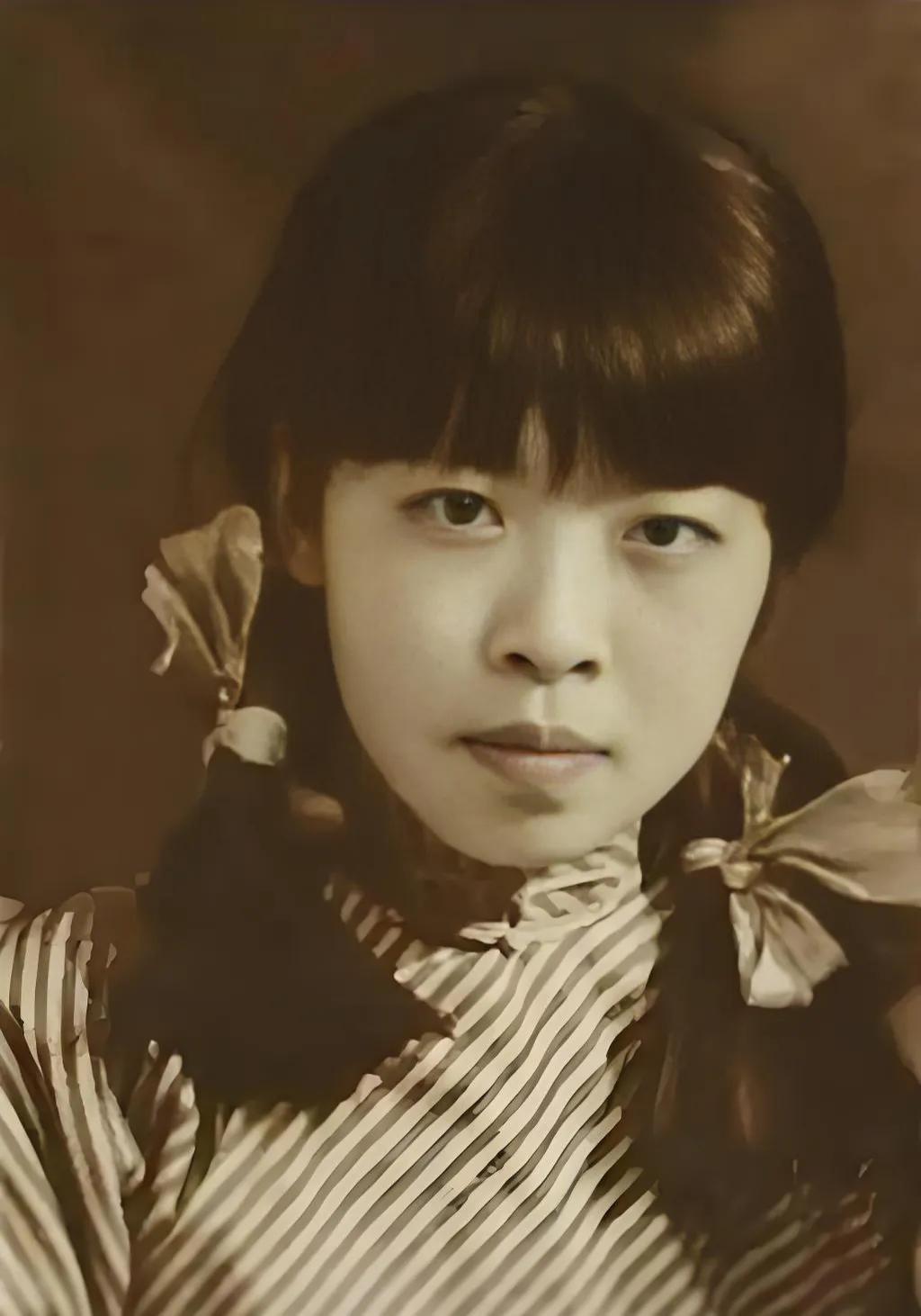 一个被命运反复按在泥里的女人，凭什么能让整个文学史为她颤抖？
 当我们翻开现代文