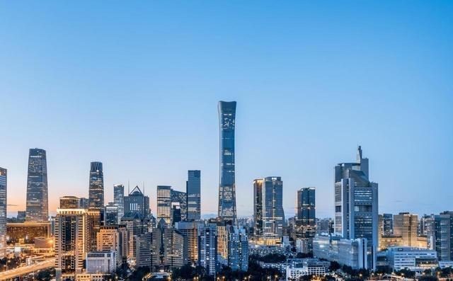 城市建筑摄影实拍技巧 透视矫正与出片经验分享
城市里拍建筑，有时现场看着很舒服，