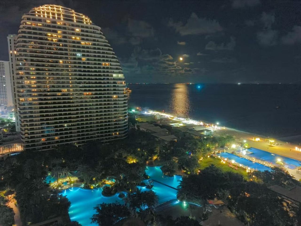 今晚在世界著名海滨浴场·广东省惠州市双月湾度假酒店观光月亮