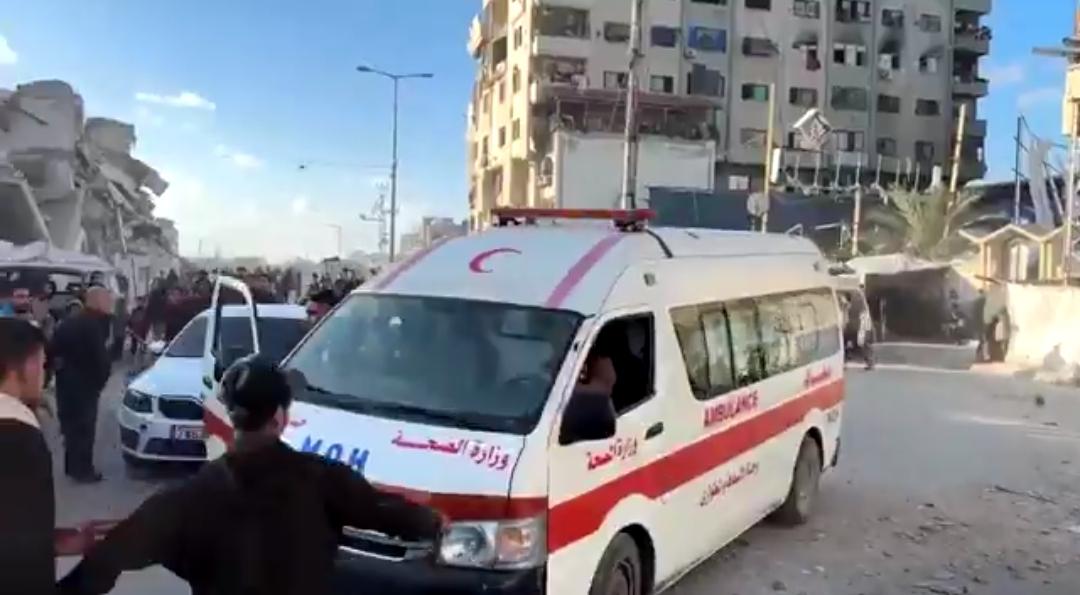 新闻快讯——以色列的空袭和坦克炮击在加沙城发起两起独立袭击，造成六名巴勒斯坦人遇