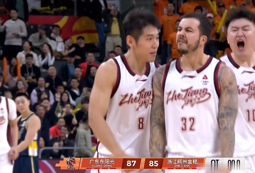 约克超远三分绝杀广东 太神奇了！约克加时赛超远三分绝杀广东！ 