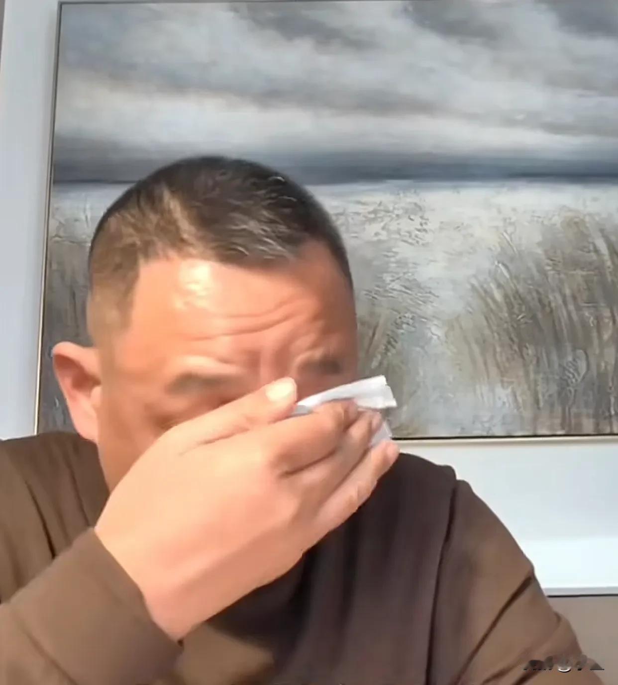 胖东来新规倡导员工
拒绝天价彩礼和铺张浪费的宴请
结果被媒体批“别把自己当爹”