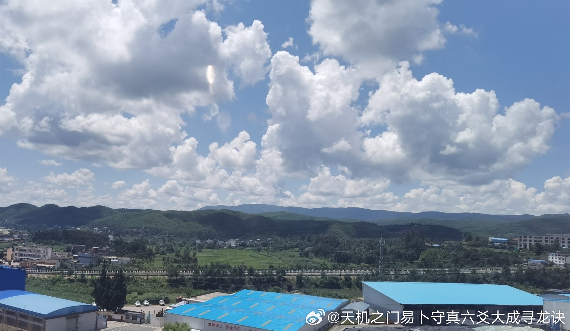 平衡工作与生活，才是长久打拼的根基。一味透支身体熬夜拼搏，看似努力，实则难以长久