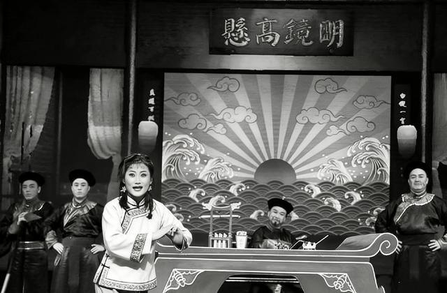 道光3年，13岁的姑娘赵二姑在家睡觉被邻居阎思虎撬门而入强奸，父亲告到衙门，县令