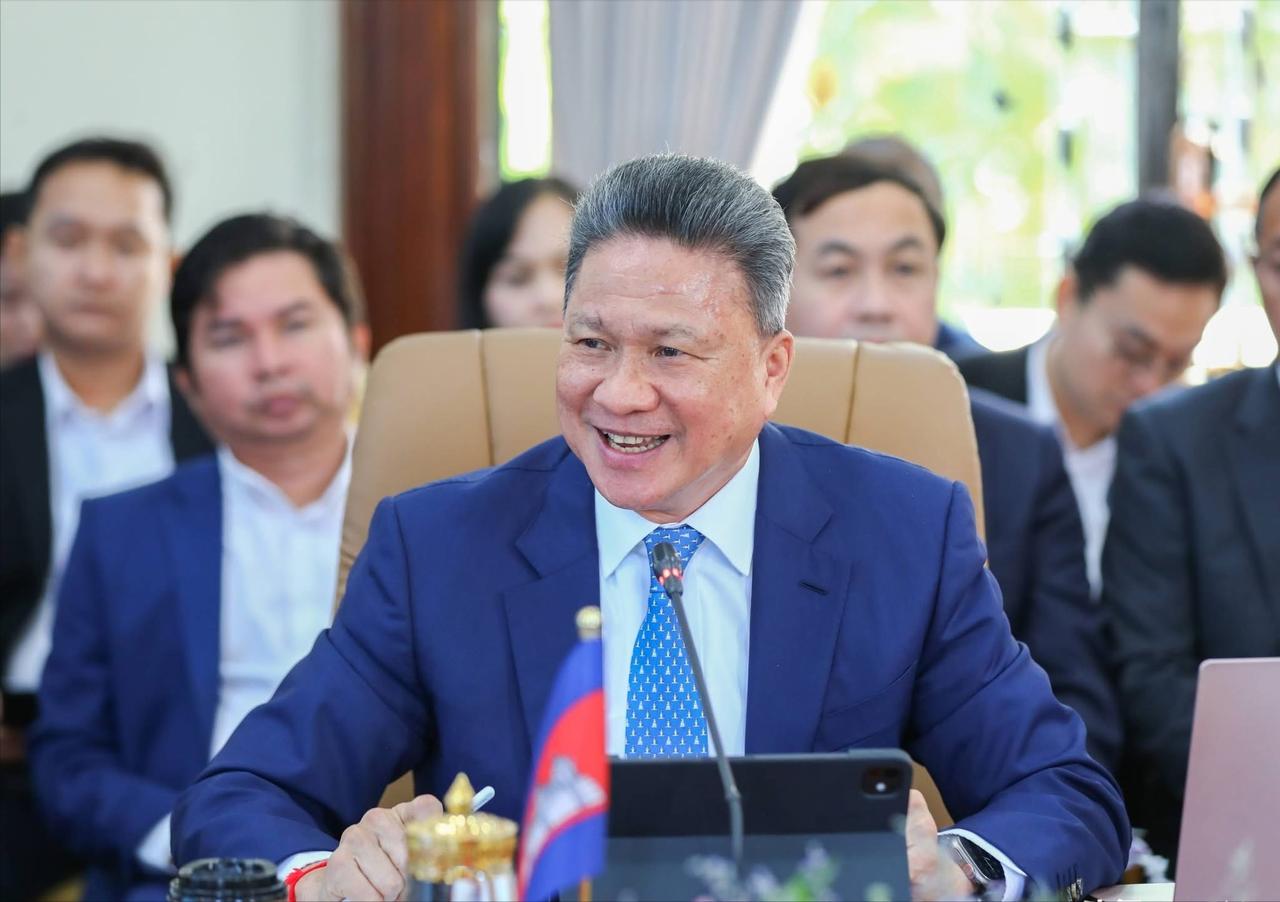 柬埔寨找中国了 

当地时间9日，中柬公私领域对话机制首次会议在柬埔寨首都金边举