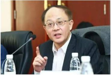 中美“差距”究竟在哪？邱震海语出惊人：“中国辛辛苦苦在14亿人中培养人才，老美是
