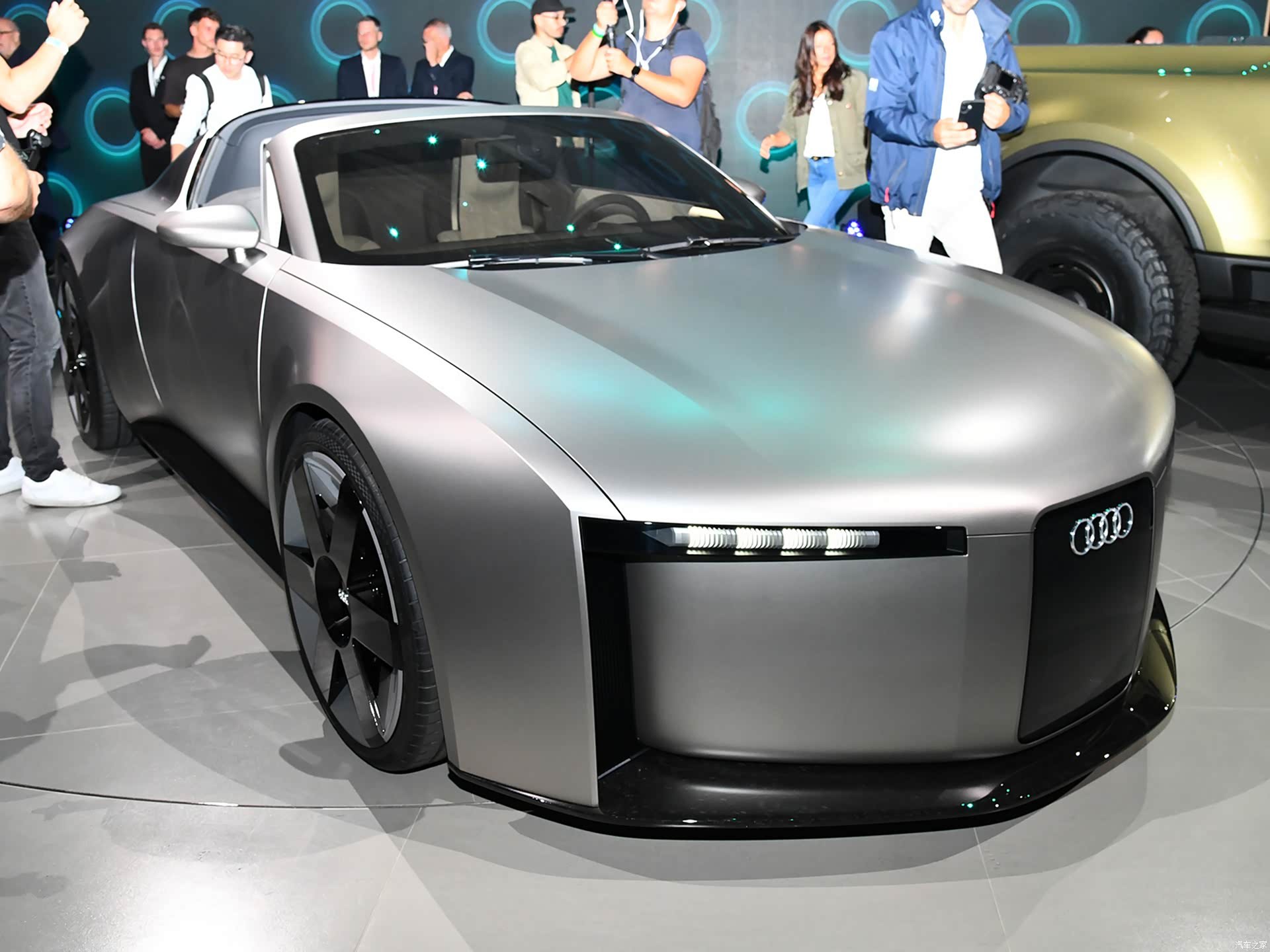 新奥迪设计首发 在2025慕尼黑车展上，奥迪旗下全新纯电双座跑车——奥迪Conc
