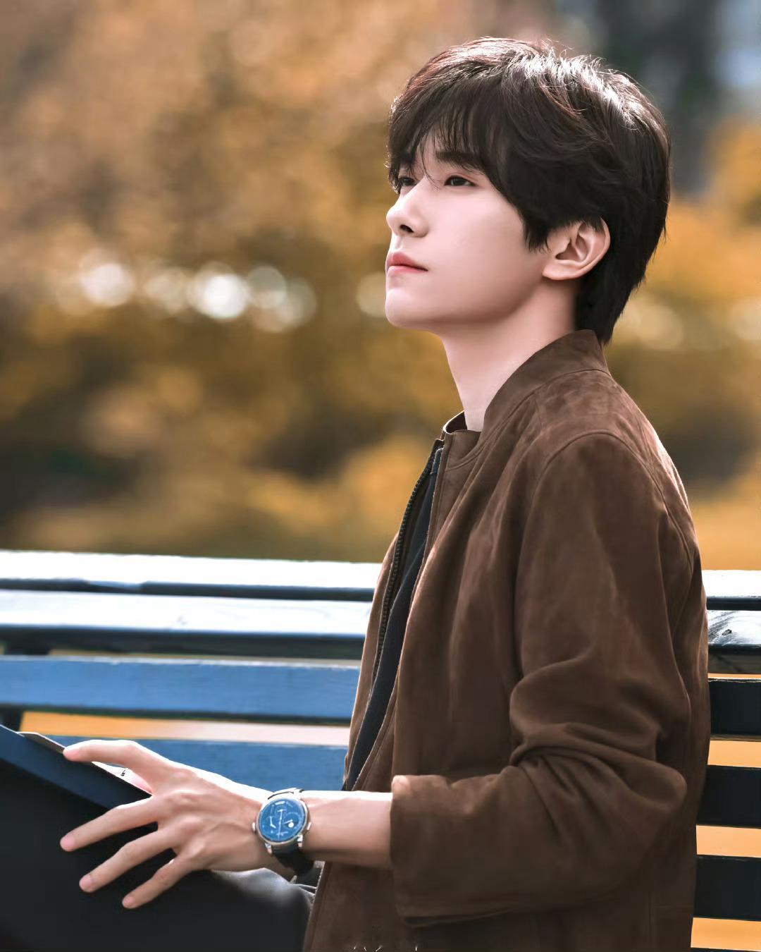 平安起落，安全抵达！欣赏一波玺子弟弟的盛世美颜[彩虹屁]#易烊千玺抵达福州#｜图