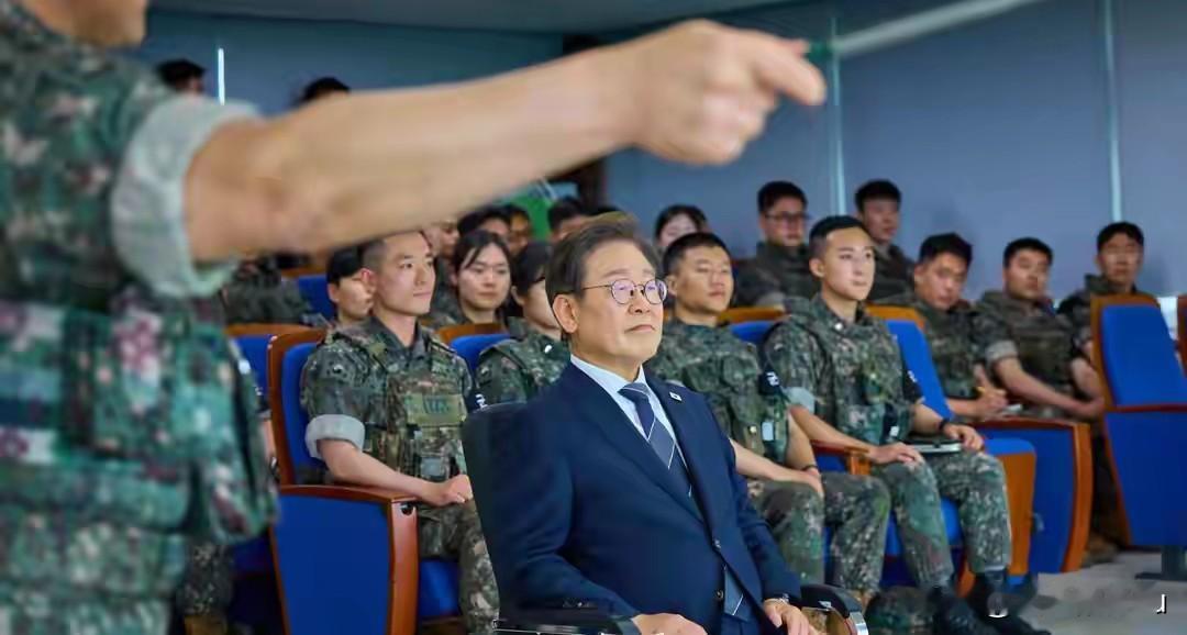 韩国军队战时指挥权真的重要吗？不见得，韩国军队只能是韩国人说了算，美国人再怎么扶