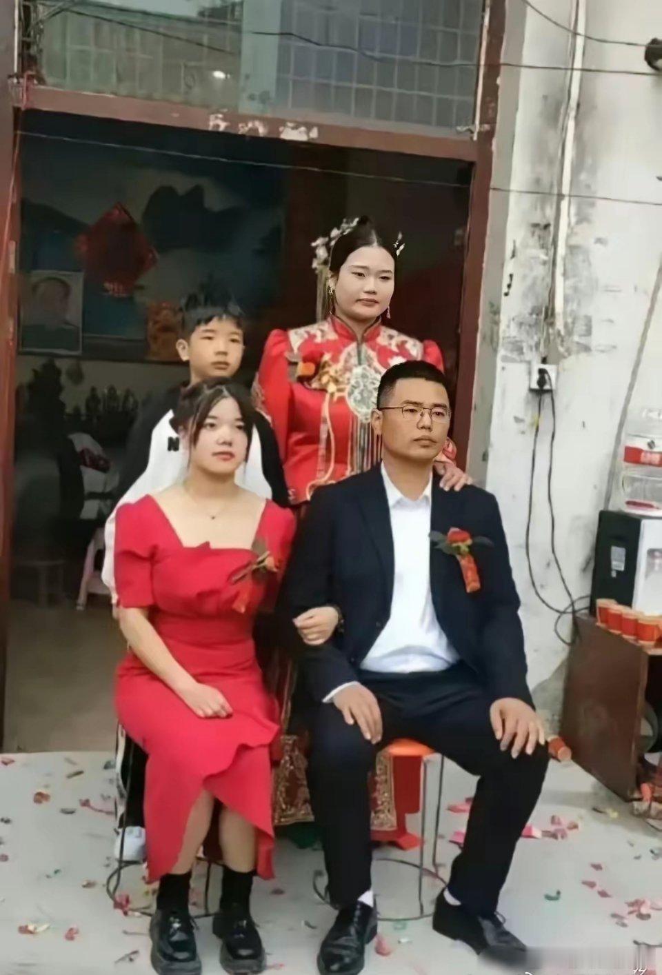 到底谁才是新娘啊？？？整懵圈了[允悲] 