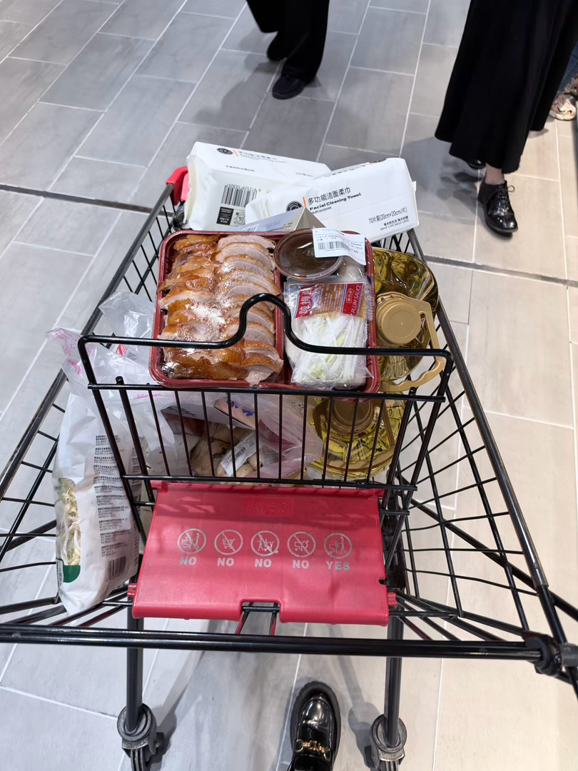 大早上去超市购物🛒生活用品不停买 ​​​